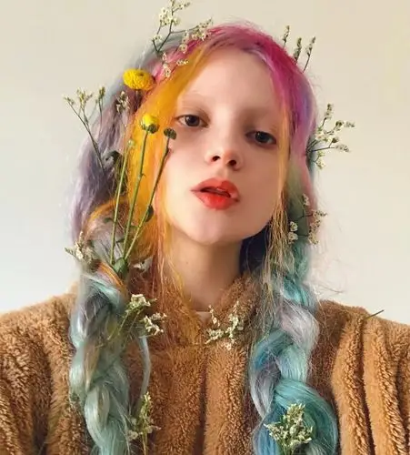 头像女孩丨你不敢染的发色这个彩虹头小姐姐都帮你试了一遍