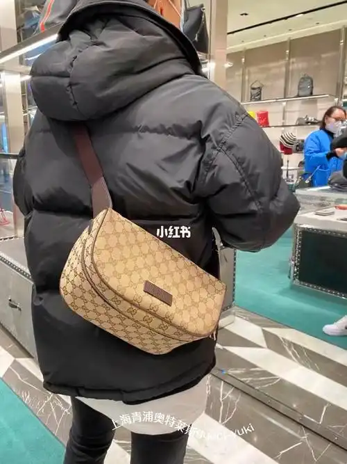 gucci奥莱胸包折扣款