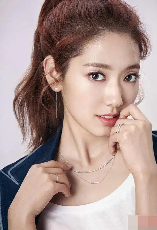 40岁女士扎高马尾辫发型