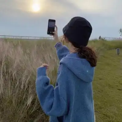 简单干净不露脸的背影女头像图片