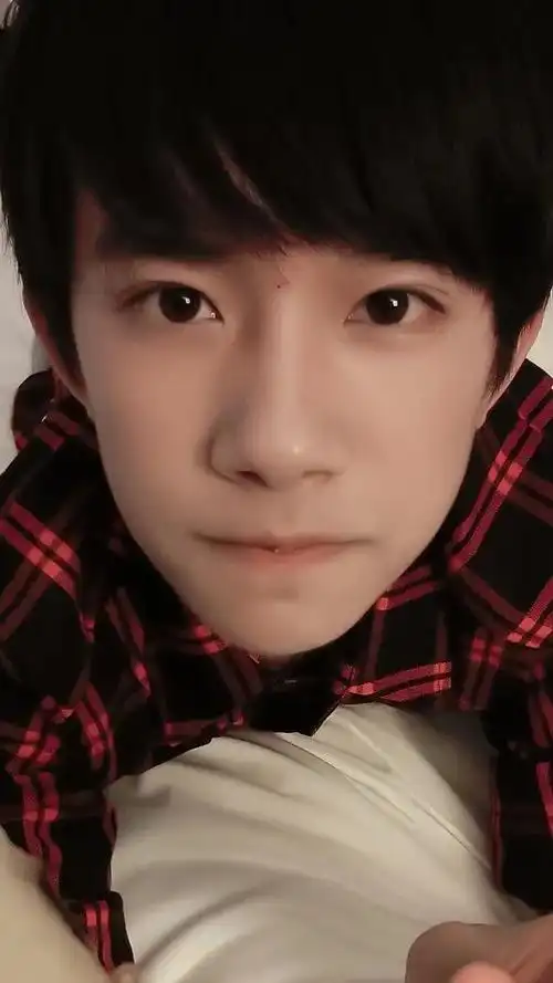 易烊千玺小时候