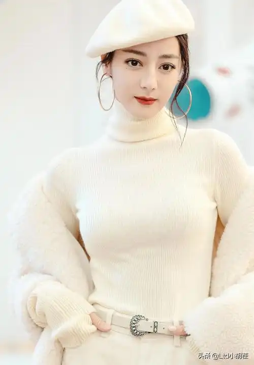 仙女范的迪丽热巴一身白色衣服装搭配太好看了