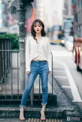 关键的就是,这个姿势让你的脚背也成为了腿和身高的一部分,看起来十分