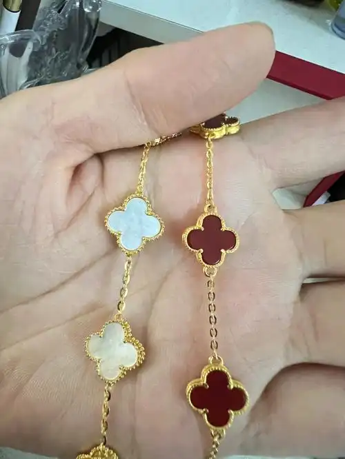 买了套做工很好的黄金四叶草