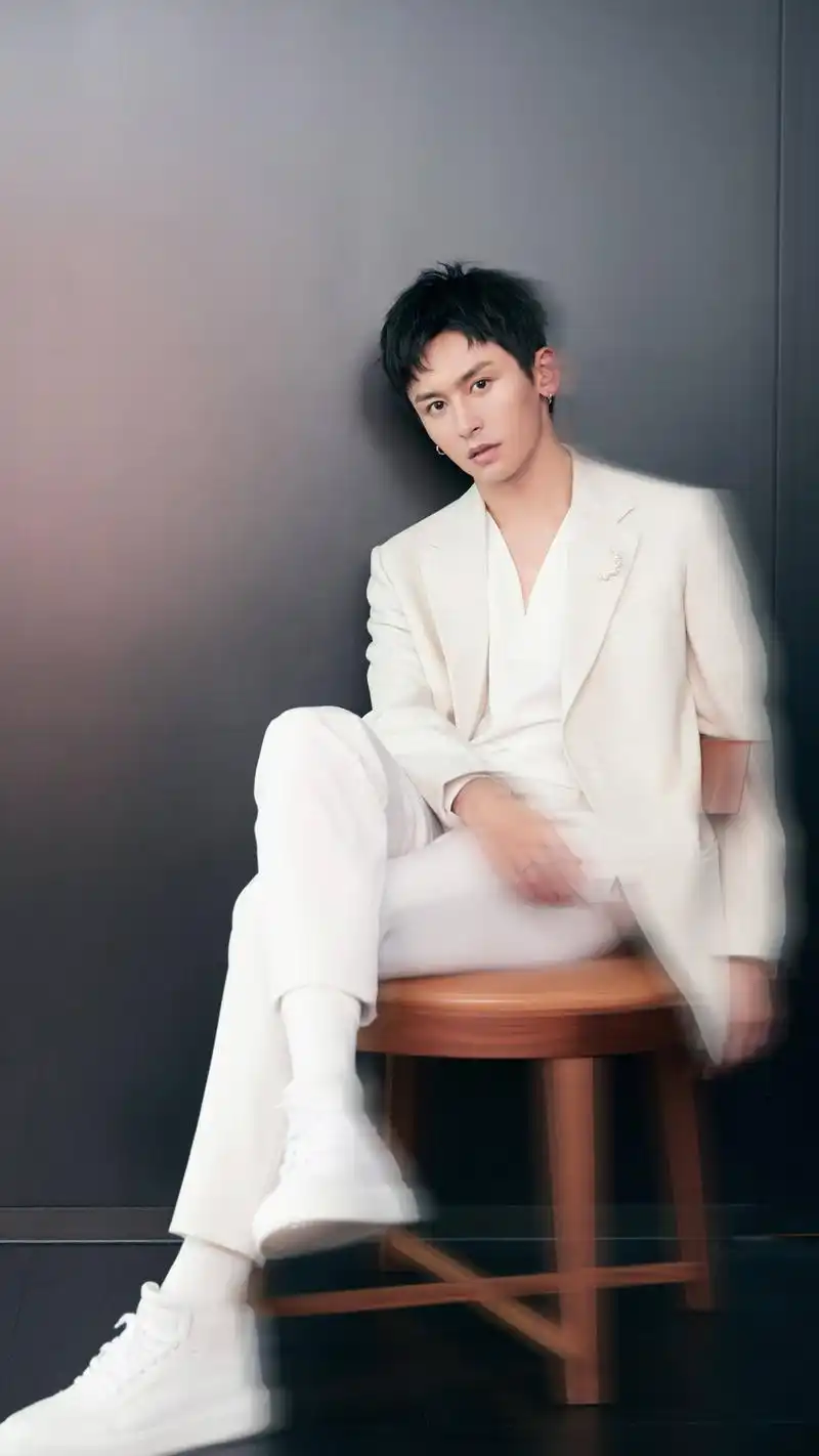 演员张哲瀚,英俊帅气,演技实力派,来看帅照