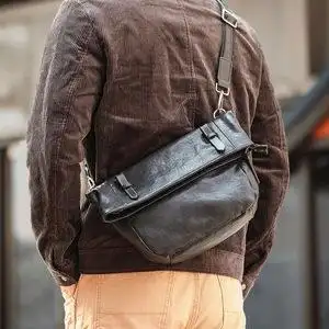 2021新款潮流男士包包休闲单肩斜挎包真皮邮差包牛皮机车死飞挎包
