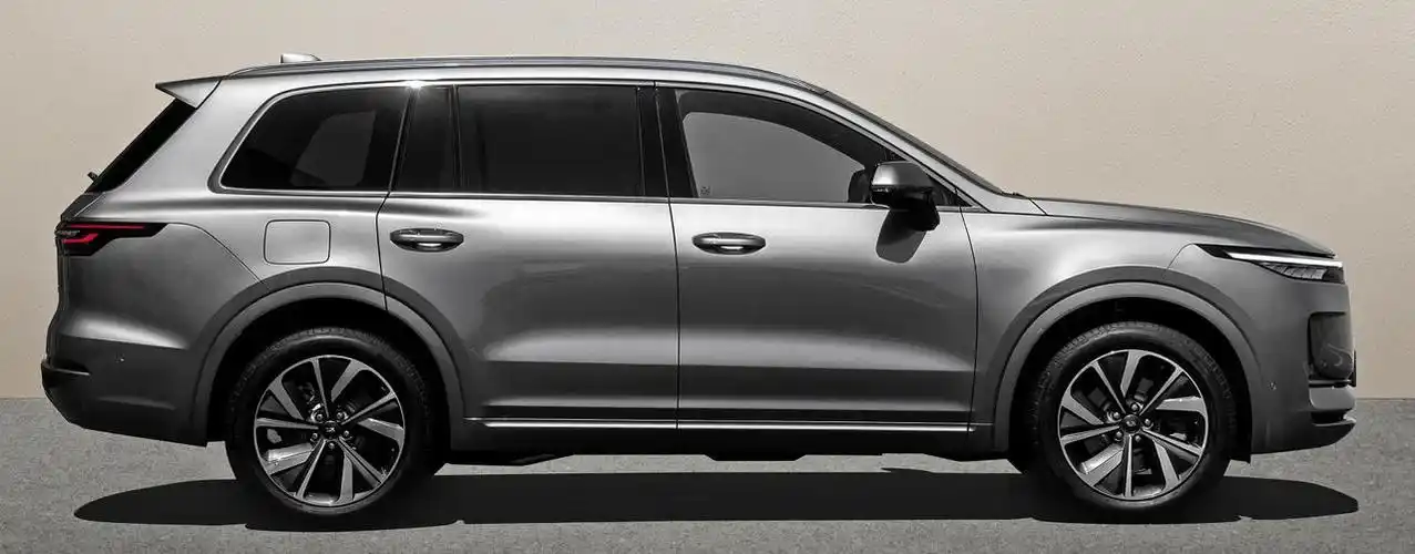 21款理想one银外色配哪款轮毂好看