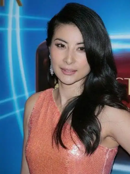 郭晶晶终换发型剪短发美到开挂又美又温柔