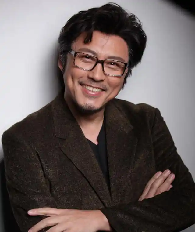 1959年出生的高宏亮,清秀帅气,在那时或现在也绝对称的上是一个美男子