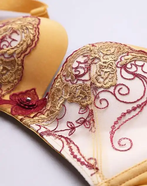 黄色玫瑰情缘刺绣奢华舒适无痕厚杯文胸