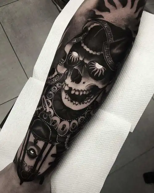 小臂黑灰写实死神纹身图案