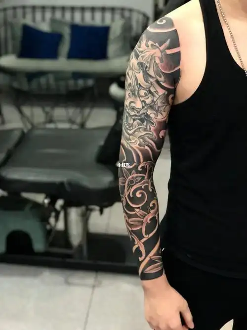 花臂纹身