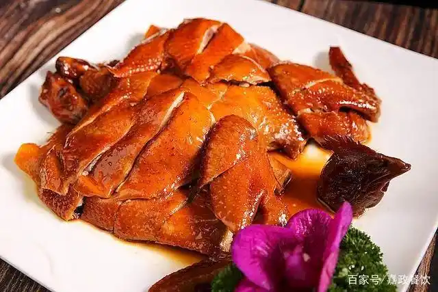 广东传统豉油鸡烧腊菜品做法培训 玫瑰露起到点睛作用