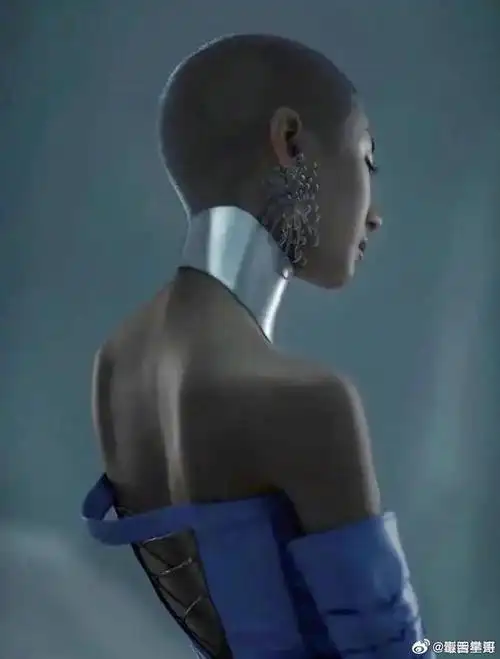 周冬雨这光头造型还挺好看!