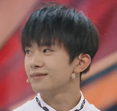 帅气gif微笑gif易烊千玺gif有魅力gif王牌对王牌gif综艺gif