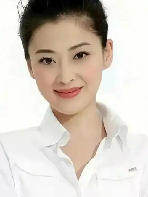 凹凸有致才好看,这8位中年女明星,肉都长对了地方,身材太棒了