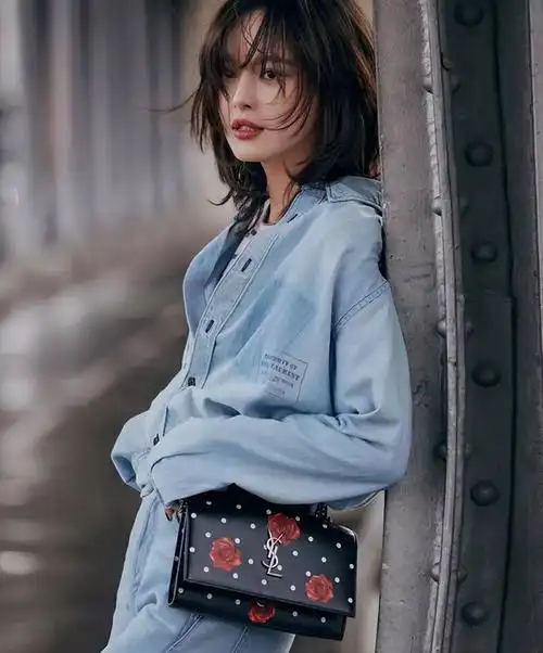 女人上了年纪尽量少烫大妈卷今年流行的4款发型时髦又减龄