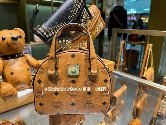 mcm经典半月形贝壳包