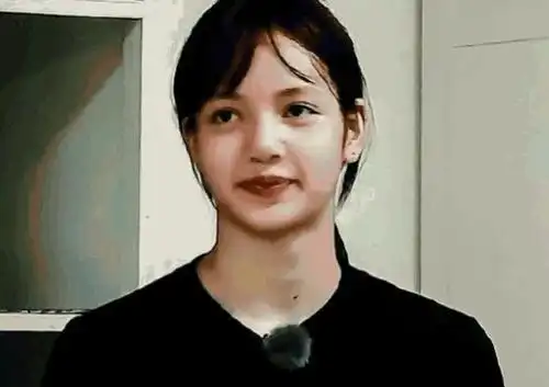 被吹爆颜值的lisa大学照却丑出新高度韩系爱豆美颜前后差距太大