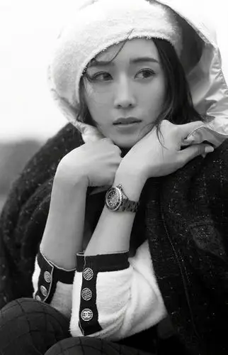 张钧甯优雅文艺巴黎街拍图片