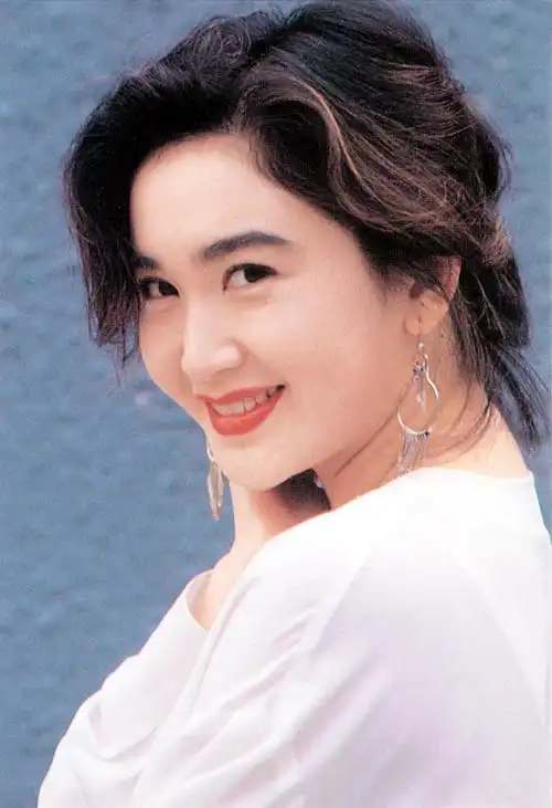 p>温碧霞,原名温啤霞,1966年7月30日出生于香港调景岭,中国香港女