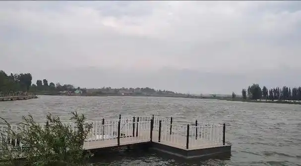 梦中的月牙湖(原创歌词)