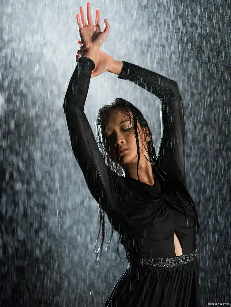 生活不是等待风暴过去,而是学会在雨中跳舞