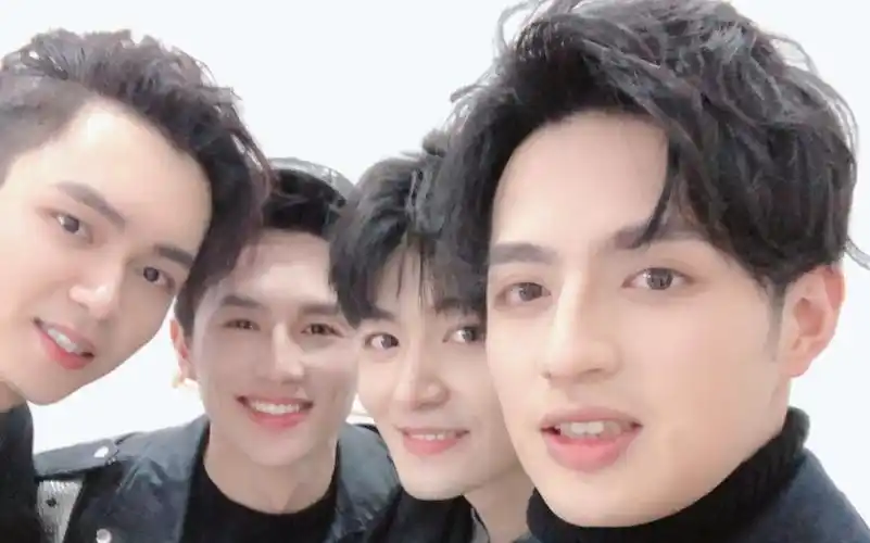 【何亮辰】【袁广泉】【胡浩】【何宜霖】【海四