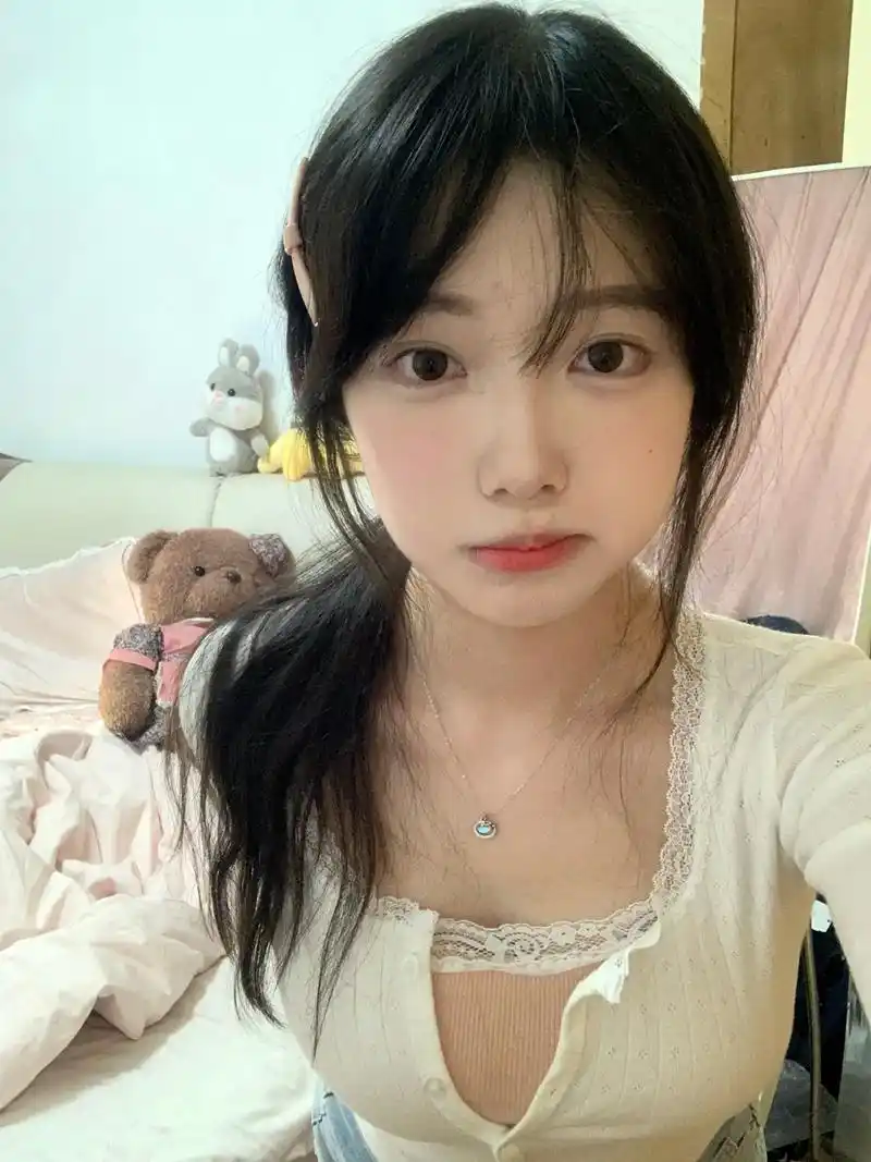 趁年轻多拍点 老了给女儿网恋用.#纯情女高 #恋爱脑 #03 - 抖音