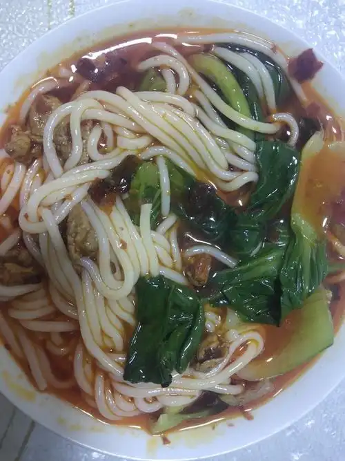 小荷花妮做的适合懒人的肉酱米粉