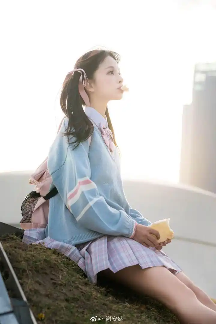谢安然并没有公布自己的胖照,也没有具体像网友透露自己的减肥方法,但