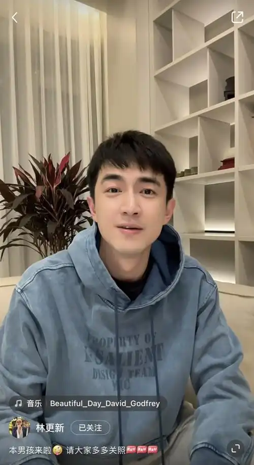 林更新晒儿时小吃 发文点评变身"美食博主"