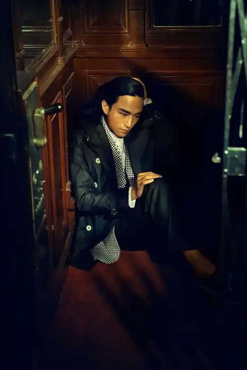 张晓晨帅气图片 张晓晨复古杂志写真