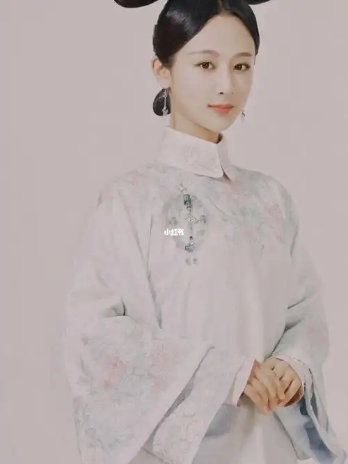 杨紫清宫剧造型也蛮好看的