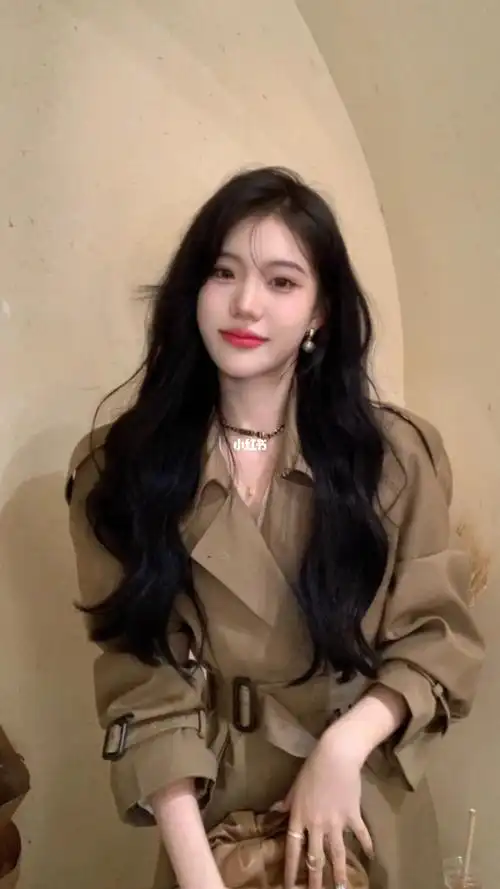 超爱的渣女大波浪卷发女神气质十足昆明烫发_烫发_卷发_发型_发色