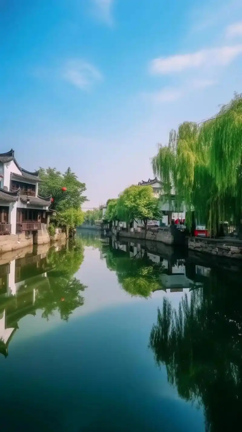 江南风景.白天的江南小镇,宛如一幅古韵流转的画卷,古老的房子 - 抖音