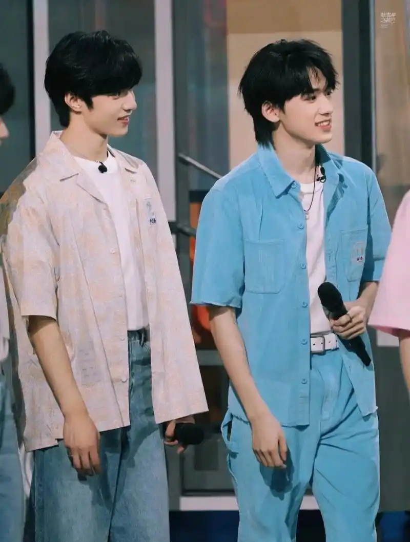 刘耀文&宋亚轩 刘耀文 衣服:drew house ss22 corduroy ss shirt hot