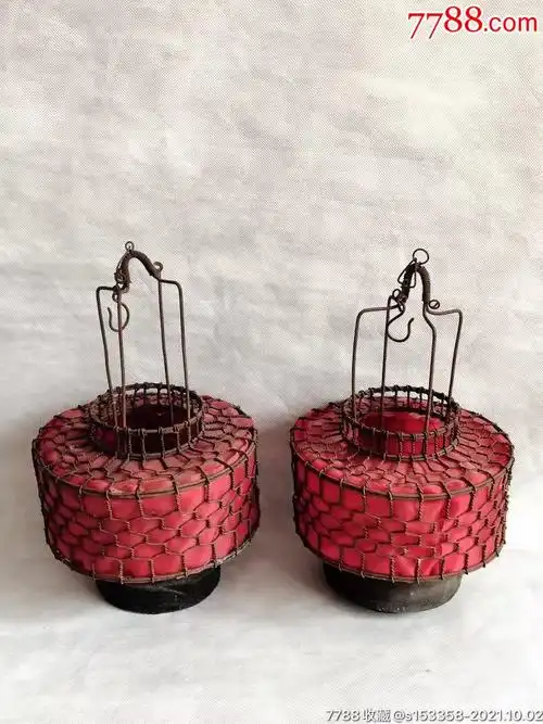 老灯笼一对