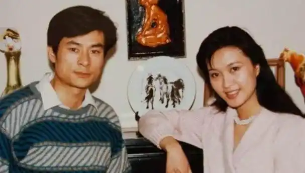 演员方舒:两婚两离,独自养大两个女儿,如今女儿成了她的骄傲