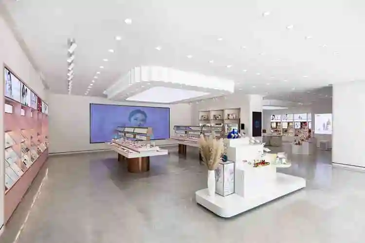 珀莱雅旗舰店实拍图