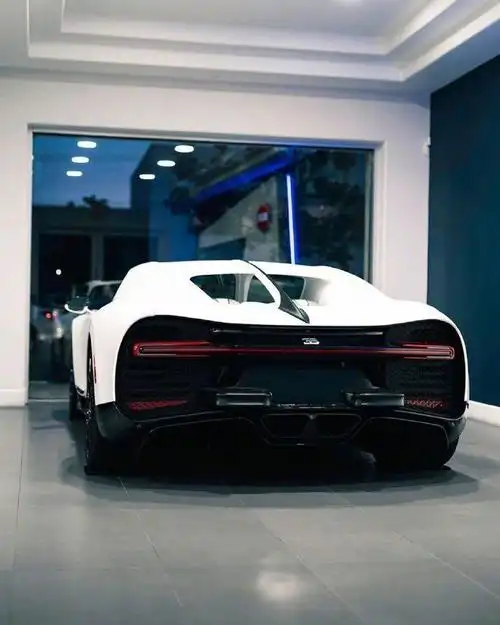 布加迪chiron是法国跑车品牌布加迪出品的一款豪华超跑车,配置了8.