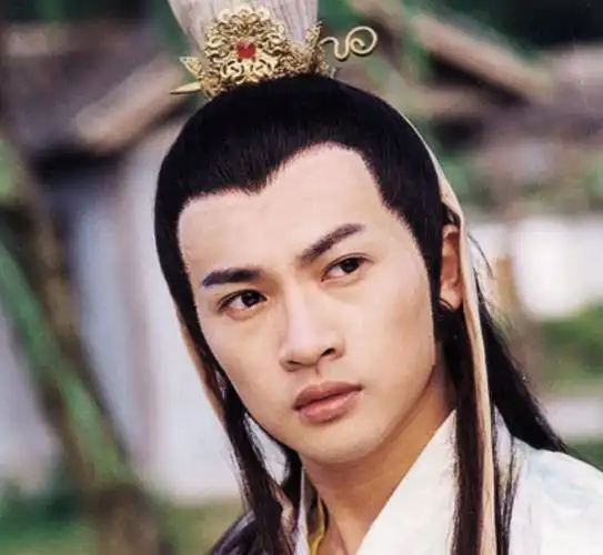 林志颖:10岁爱上赛车,24岁出车祸,30岁爱上车模,半生为车狂