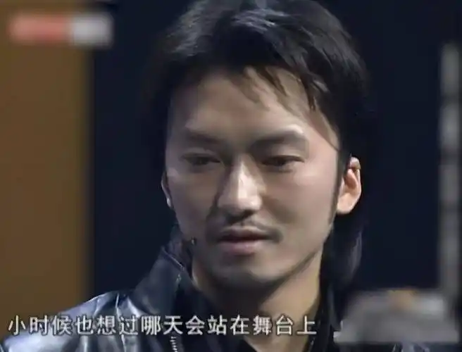 如今的易波成为了一家影视公司的ceo,也偶尔会继续以谢霆锋模仿者的