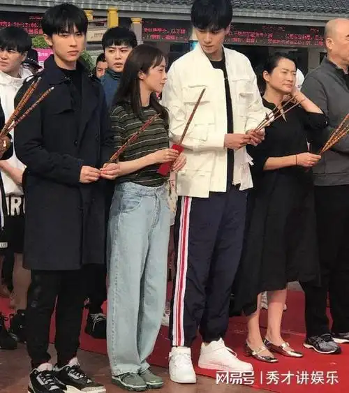 身高超185的12位男星,个个"玉树临风",从不谎报,塞内增高