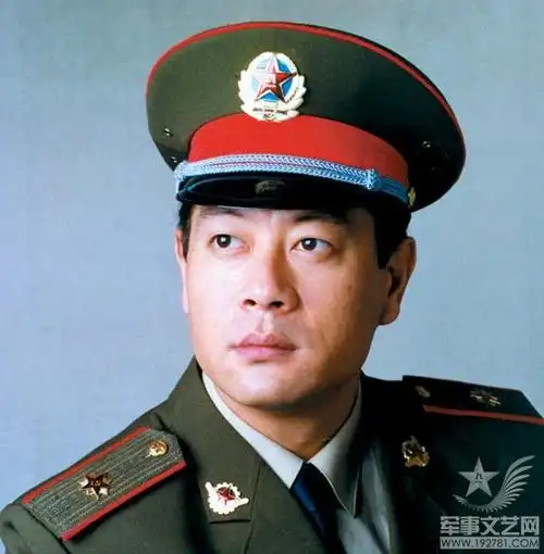 奋进的旋律孙茂盛扮演着巫刚年轻时帅气照片(2)