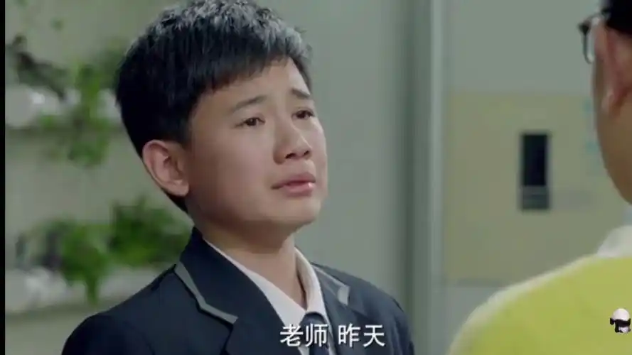 《小别离》张小宇:老师昨天我爸去世了.张爸问小宇听说我昨天去世了.