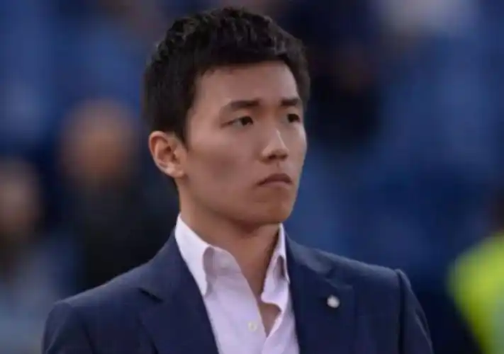 王思聪日本游玩,张康阳参加米兰时装周,顶级富二代差距就是很大