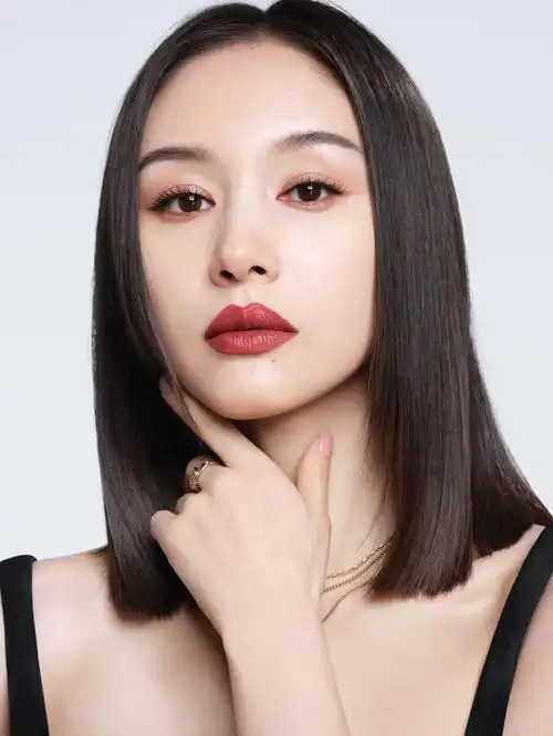 王子文尽现多面偶像风采