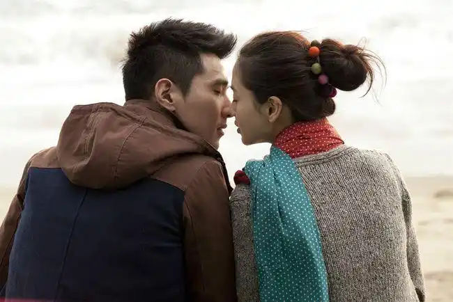 电影《第一次》是由韩延自编自导,angelababy,赵又廷领衔主演的爱情