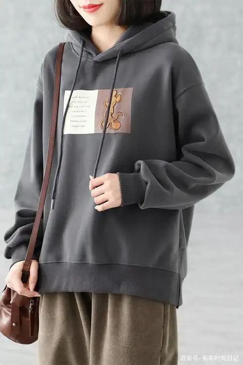 加绒卫衣时下正流行,秋冬这样搭,休闲通勤都显得很有格调